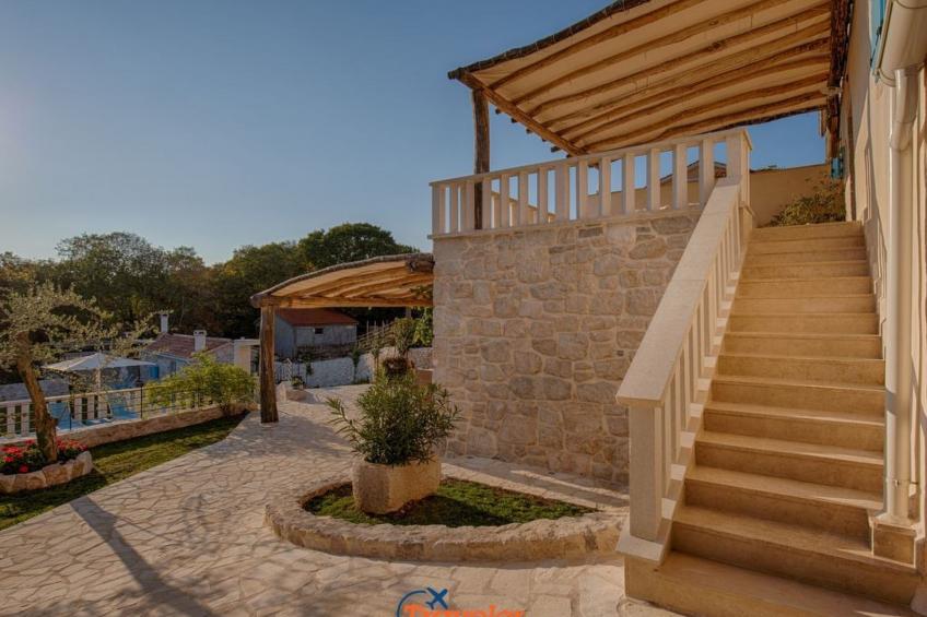 Schöne Steinvilla mit beheiztem Pool und Sauna - foto 14