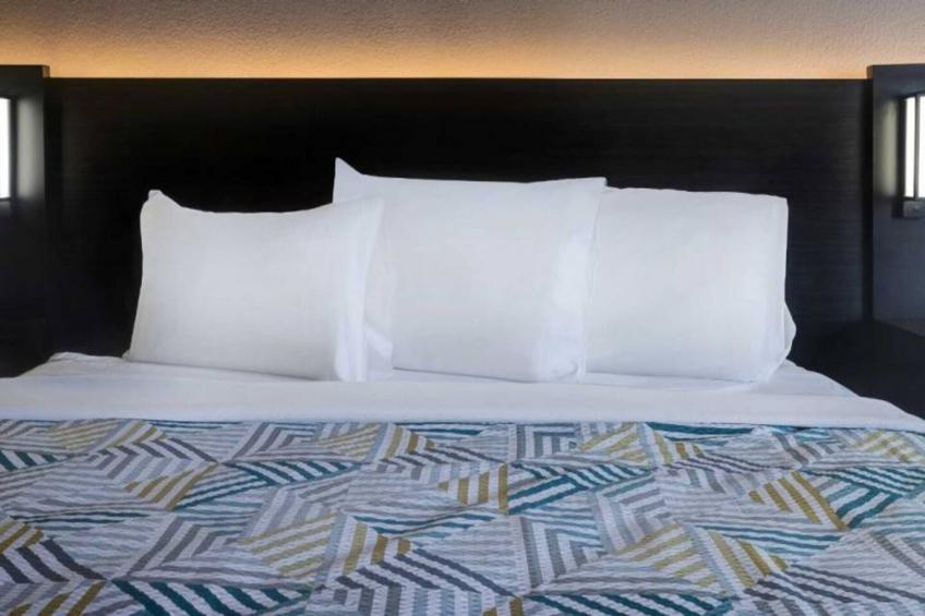 1 King Bed  Mobility Accessible Tub Nsmk - foto 5