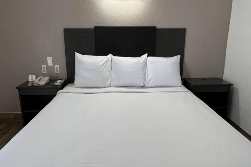 1 King Bed  Smoking Micfridge - foto 13