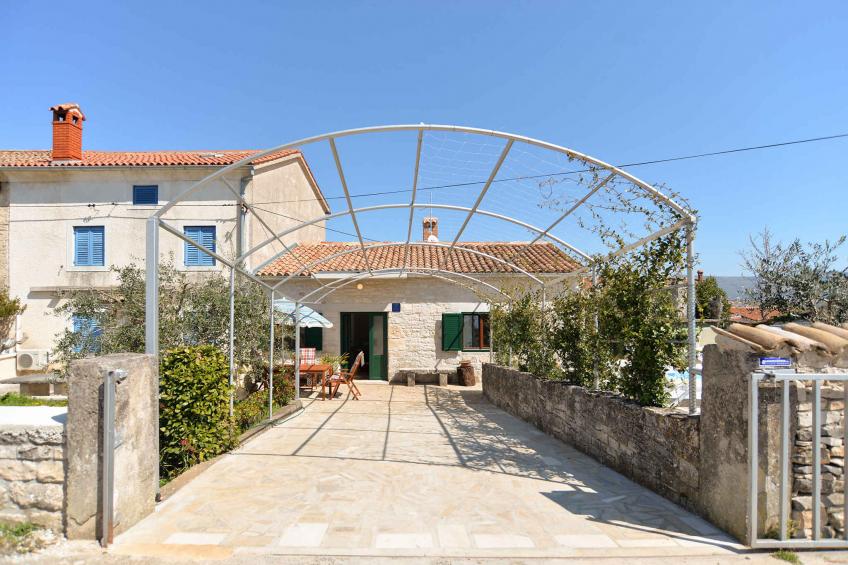 Holiday home with swimming pool on traditional property - BF-XFY94 - foto 40