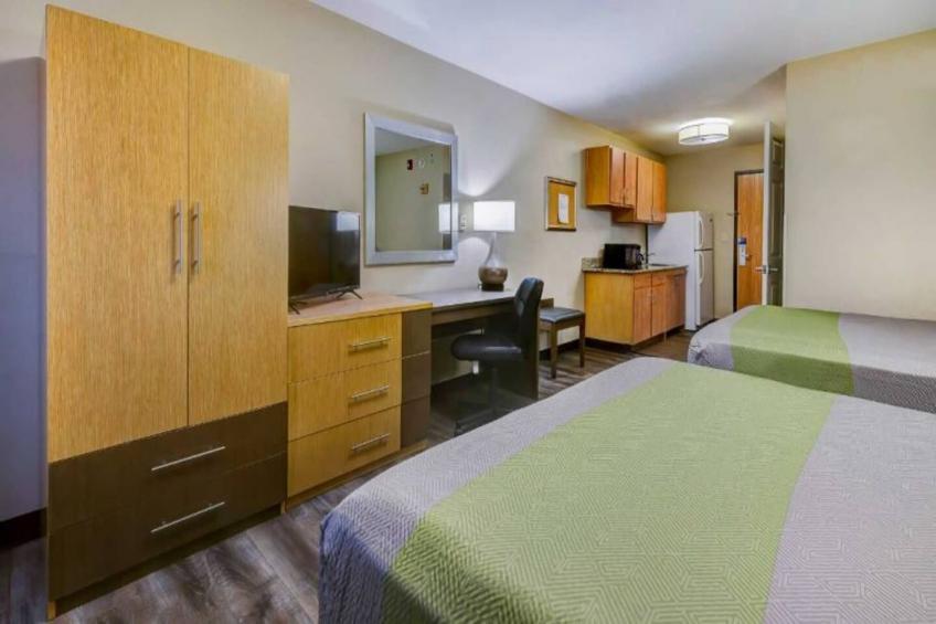 2 Queen Beds  Non-Smoking Kitchen - foto 9