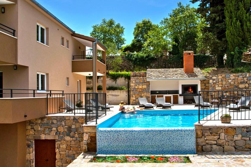 Villa Mosor mit beheiztem Salzwasserpool und Sauna