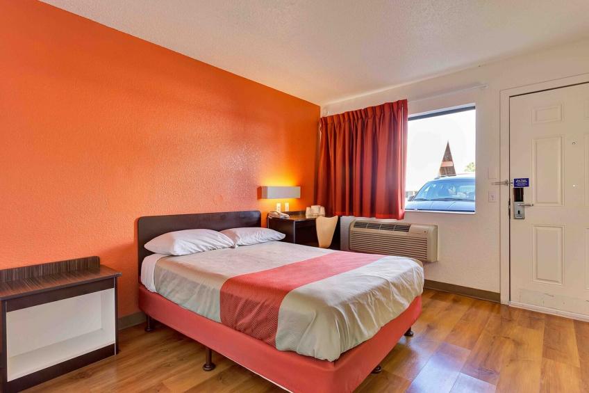 1 Queen Bed  Non-Smoking - foto 13