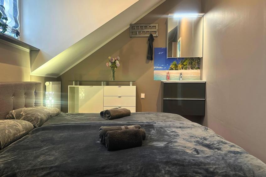 F002 Apartment mit Schlafzimmer DG - foto 14