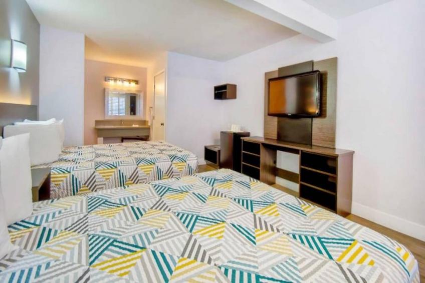 2 Queen Beds  Non-Smoking Mini Fridge - foto 7
