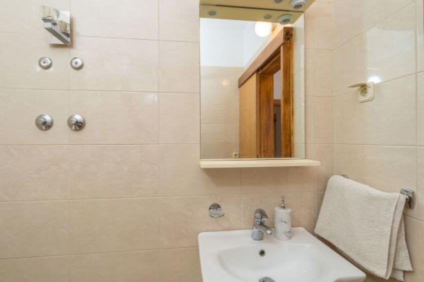 Beachfront Apartment house Hon with pool - foto 2