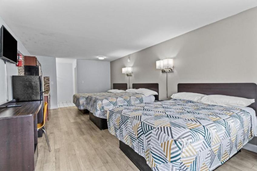 3 Queen Beds  Non-Smoking Kitchen - foto 3