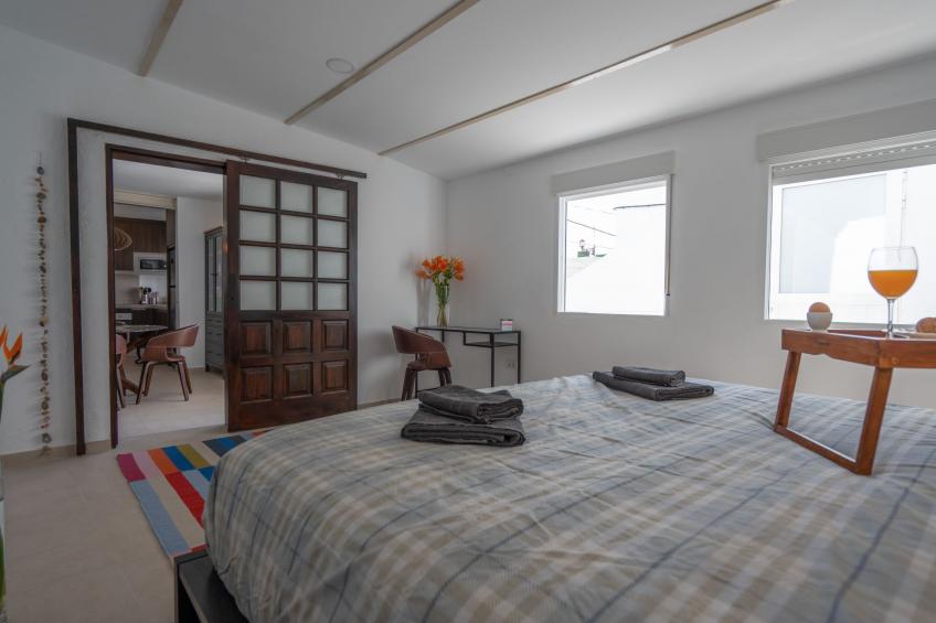 Spektakuläre Höhle mit zwei großen Terrassen am Meer - foto 7