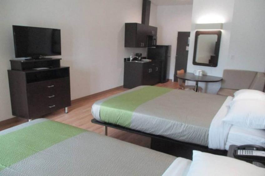 2 Queen Beds  Suite Non-Smoking Kitchen - foto 12