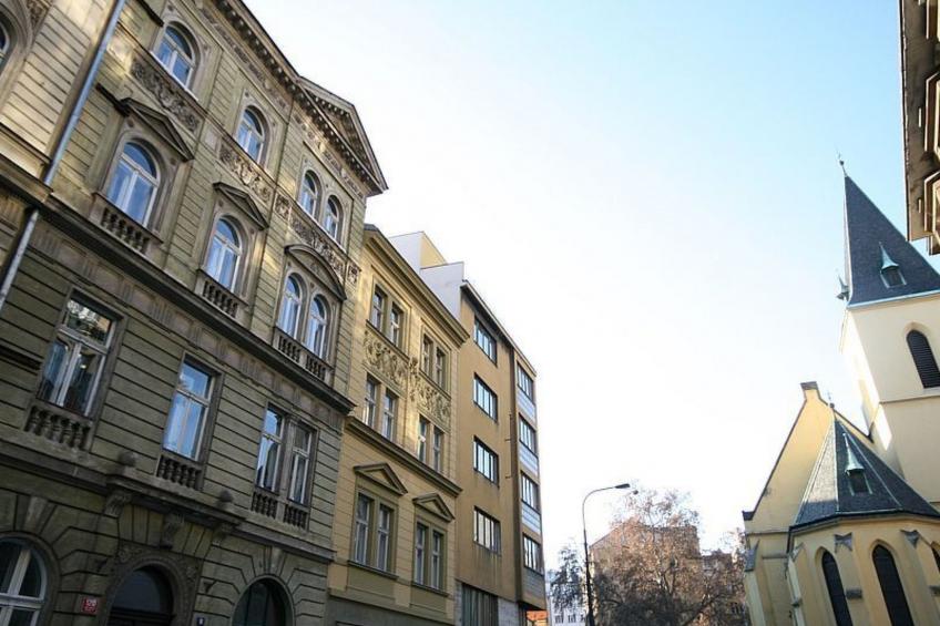 Luxuriöse Altbau-Dachgeschosswohnung in Prag - foto 42