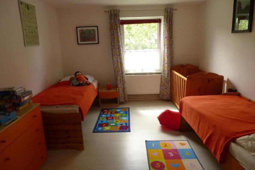 in Vorland mit Grill und Garten