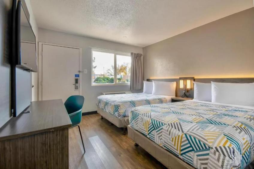 2 Full Beds  Smoking