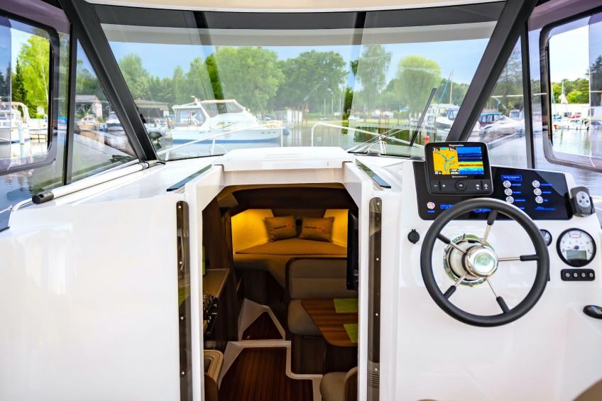 Yacht Overtime im Hafen der Marina Braunsbedra - foto 25