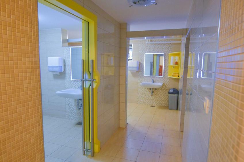 Cozy Luxe Holiday Home with Natural Thermal Bath - Seven Bedroom Holiday Home - foto 28