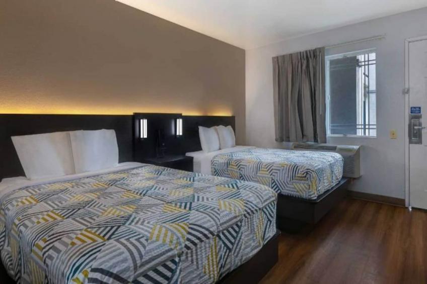 2 Queen Beds  Non-Smoking Micfridge - foto 6