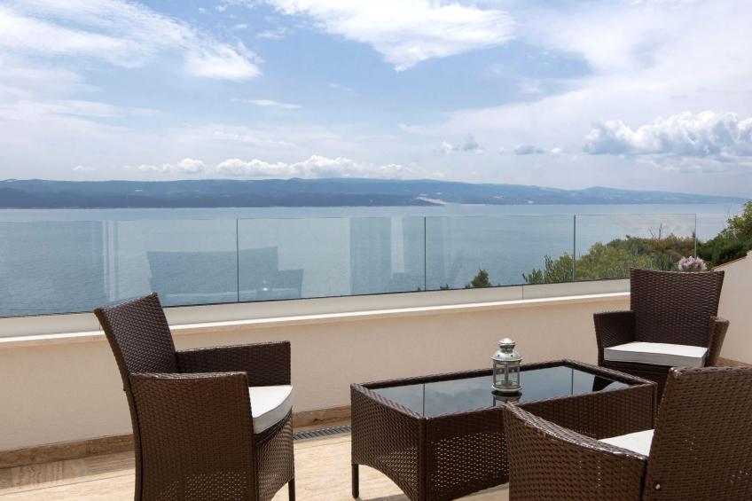 3 Schlafzimmer Villa mit beheiztem Pool und Meerblick - foto 32