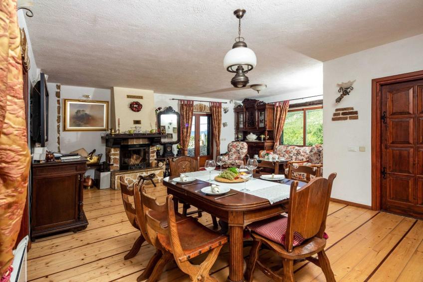 Authentic Dalmatian Hillside Escape with Pool, Sauna & BBQ - Seven Bedroom Holiday Home - foto 2