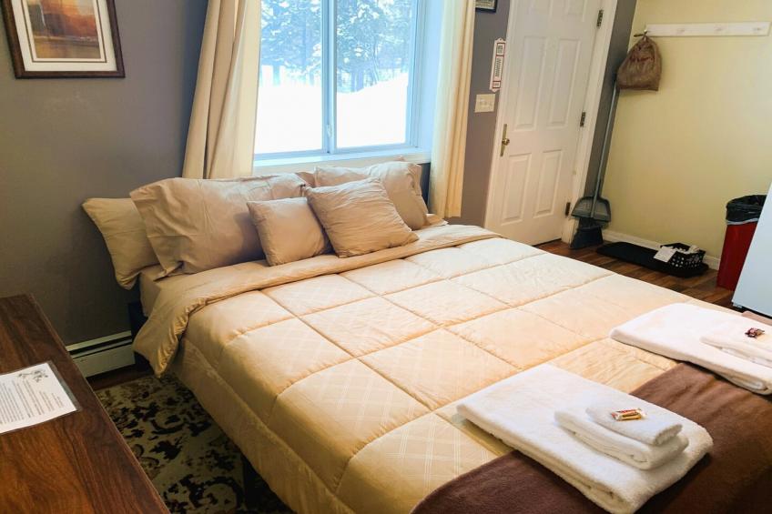King Bed Riverfront Suite - foto 24