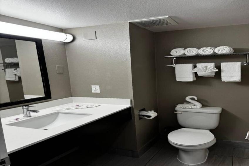 2 Queen Beds  Mobil Access Tub Nsmk Micfridg - foto 32