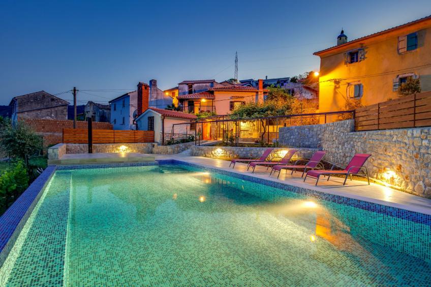 mit großem Garten und Pool - foto 9