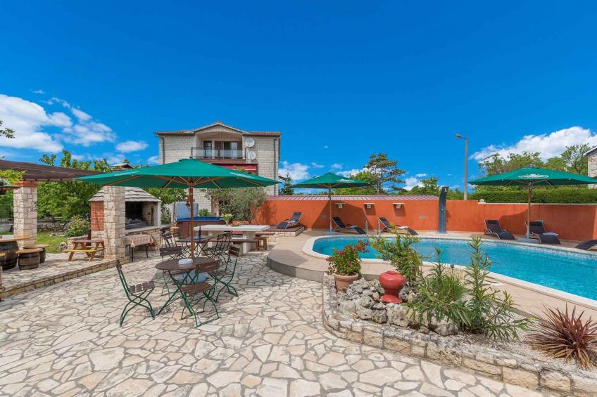 Vakantiewoning met zwembad en terras - BF-H7F48 - foto 18