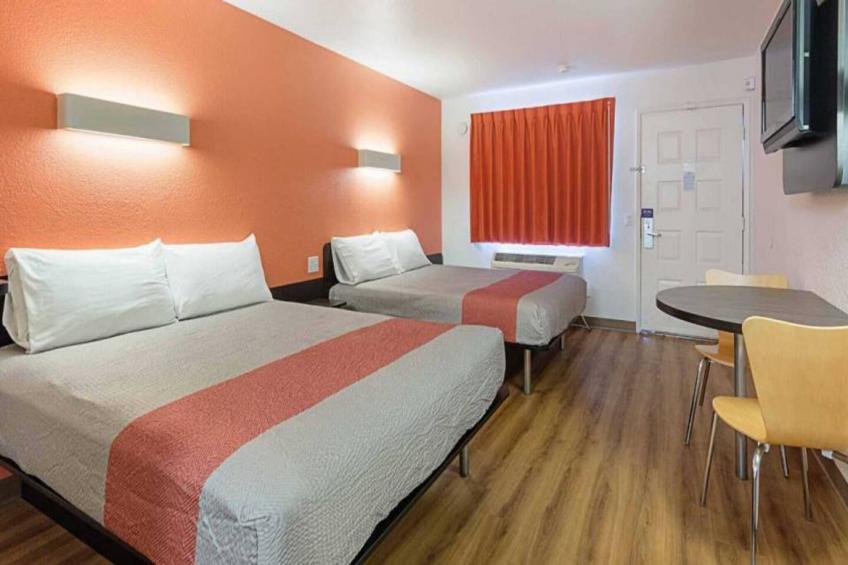 2 Queen Beds  Non-Smoking Micfridge - foto 7