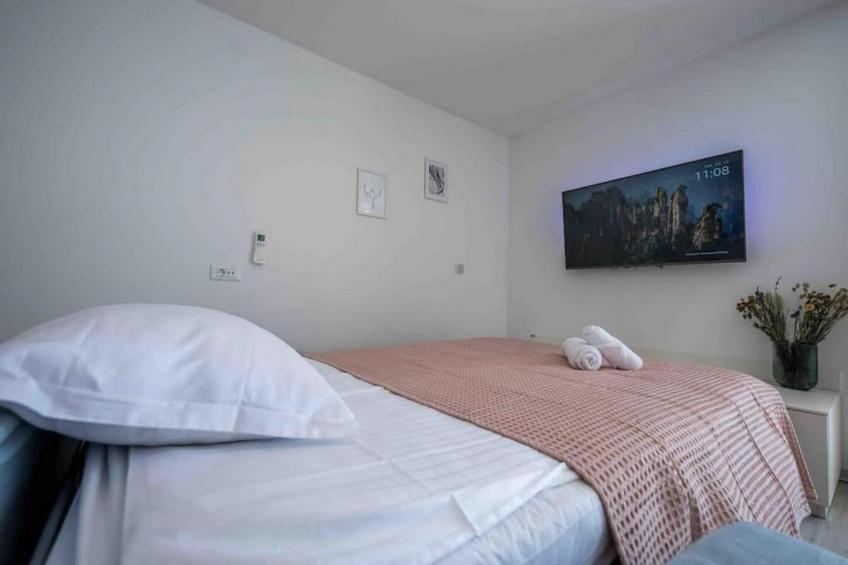 Buena Vista - Two Bedroom Holiday Home with Swimming pool