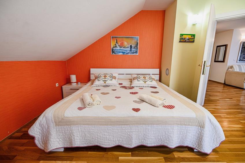 Stunning Rural Holiday Home with Garden and BBQ -  Four Bedroom Holiday Home - foto 15