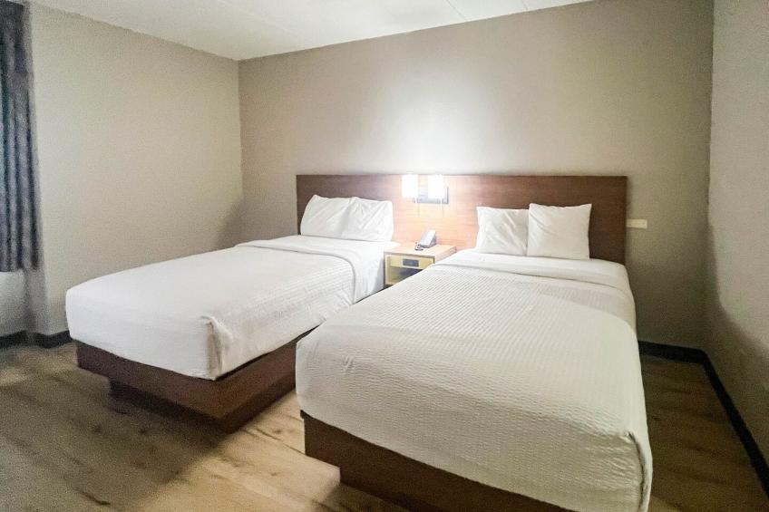 2 Queen Beds | Non-Smoking, Micfridge - foto 7