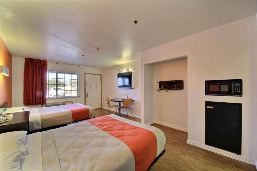 2 Queen Beds  Smoking - foto 16
