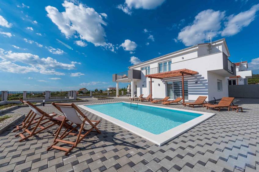 Villa With sea view and pool - BF-XW6YZ