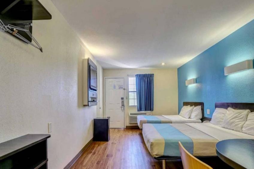 2 Queen Beds  Non-Smoking - foto 10