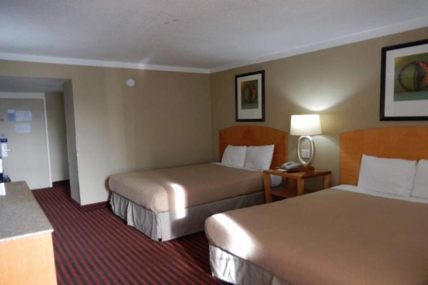2 Queen Beds  Non-Smoking Micfridge - foto 16