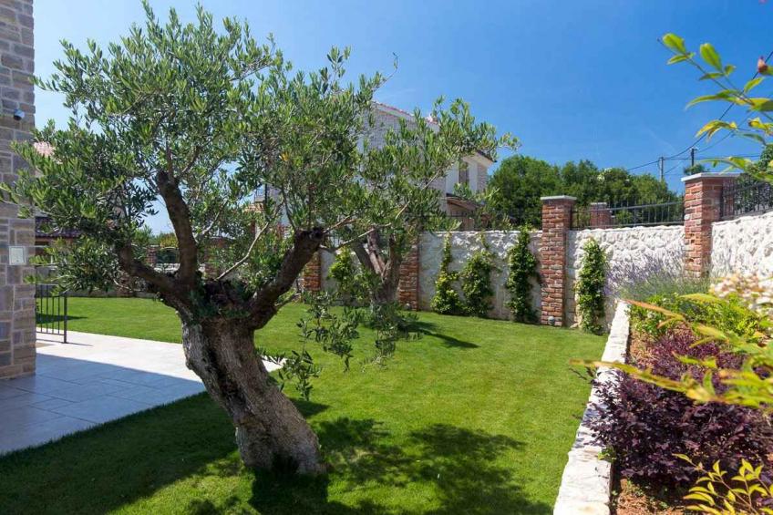 Holiday house with a rustic touch and pool on Krk - BF-YRZYR - foto 4