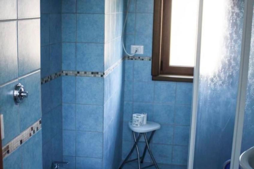 Unabhängige Wohnung, mitten im Grünen des Berges und des Sees, 80 km von Ost-Ro - foto 15