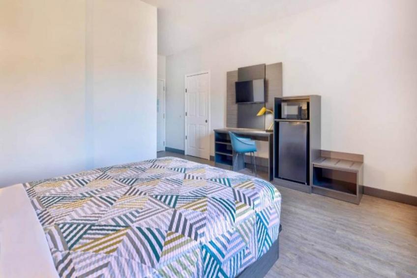 1 King Bed  Non-Smoking Micfridge - foto 7