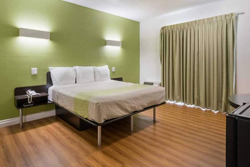 1 King Bed  Mobil Access Tub Nsmk Micfridg - foto 8