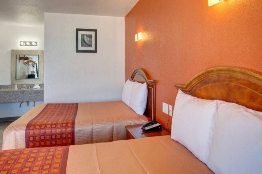2 Queen Beds  Non-Smoking Micfridge - foto 8