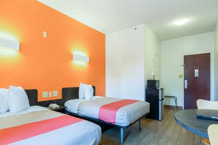 2 FULL BEDS  SMOKING MICFRIDGE - foto 11