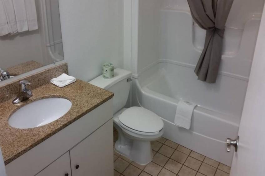 1 Queen Bed  Suite - foto 25