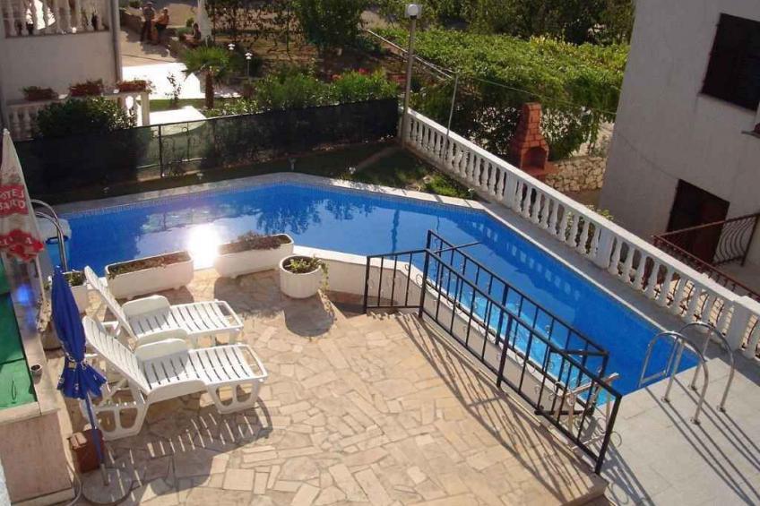 Holiday apartment with pool - BF-F82F