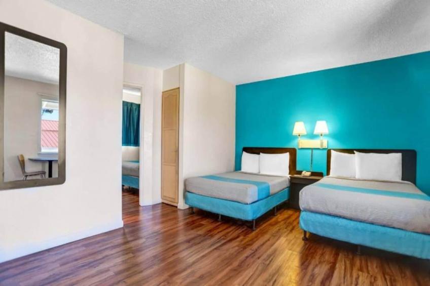 3 Full Beds  Suite Non-Smoking - foto 8