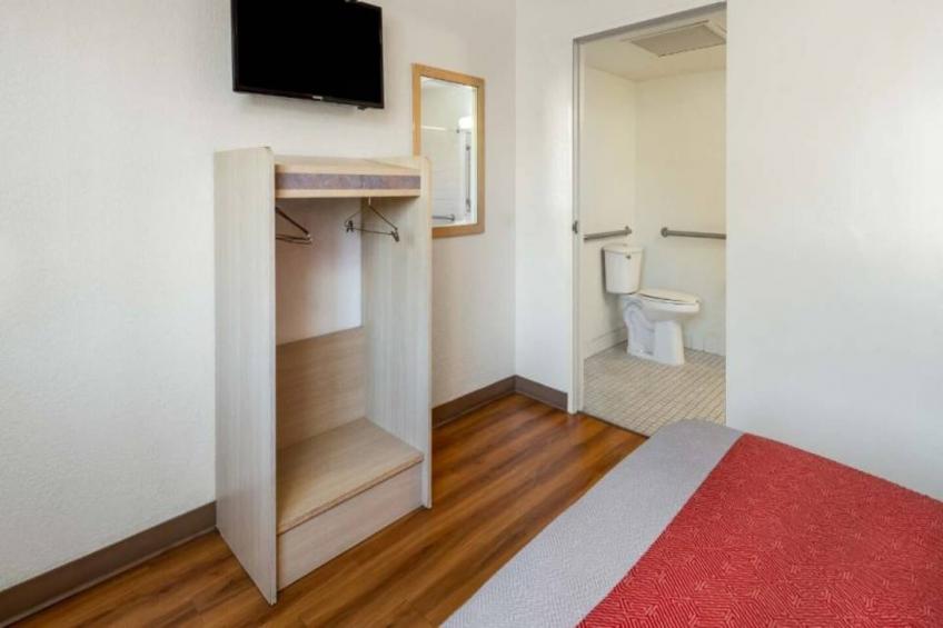 1 QUEEN BED - foto 10