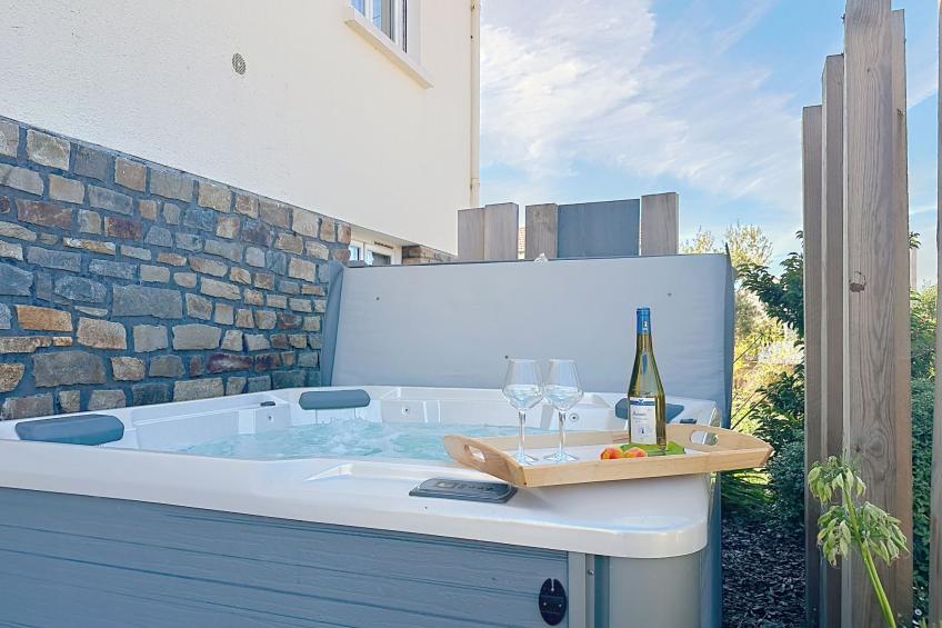 Le Terrier Préfaillais, Jacuzzi
