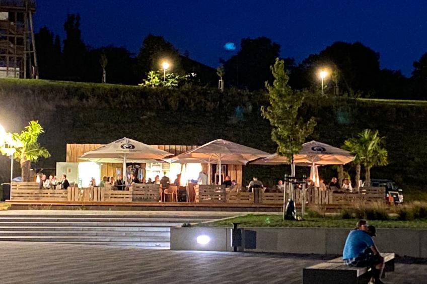 Yacht Overtime im Hafen der Marina Braunsbedra - foto 35