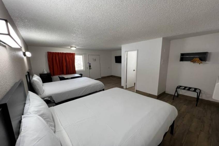 2 Queen Beds  Non-Smoking Micfridge - foto 11