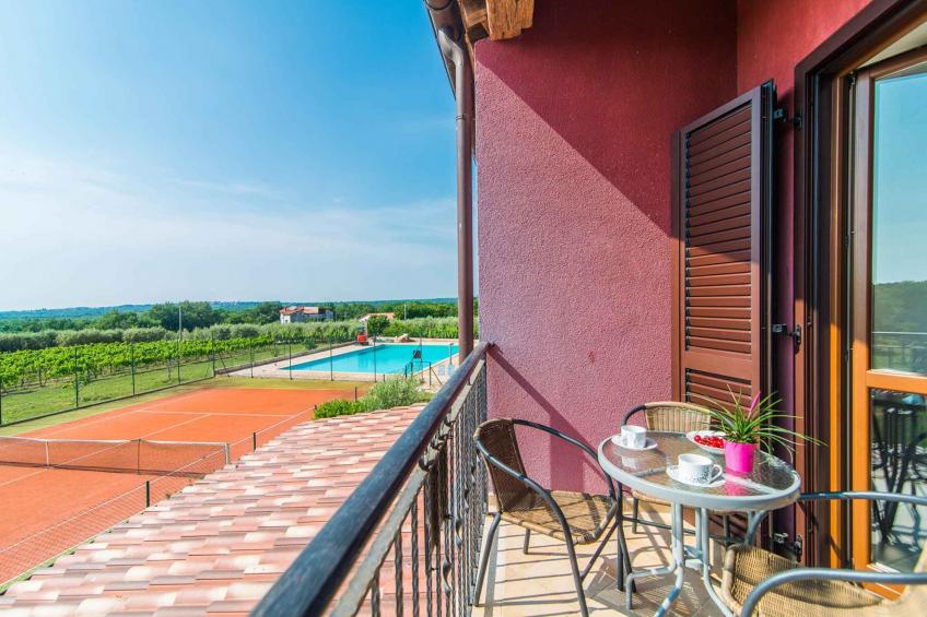 Vakantiewoning met zwembad en terras - BF-PRJ2P