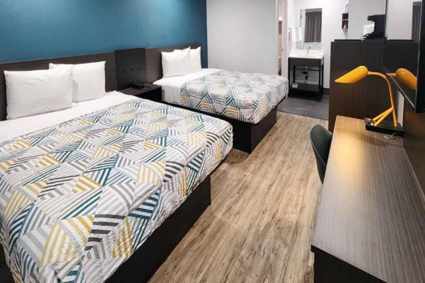 2 Queen Beds  Non-Smoking Micfridge - foto 6