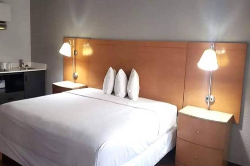 1 King Bed  Non-Smoking Micfridge - foto 10