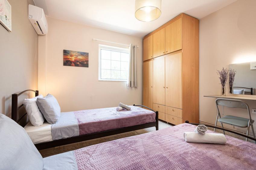 in einem Olivenhain in Strandnähe - foto 8